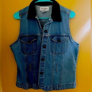 Vintage denim vest with felt collar